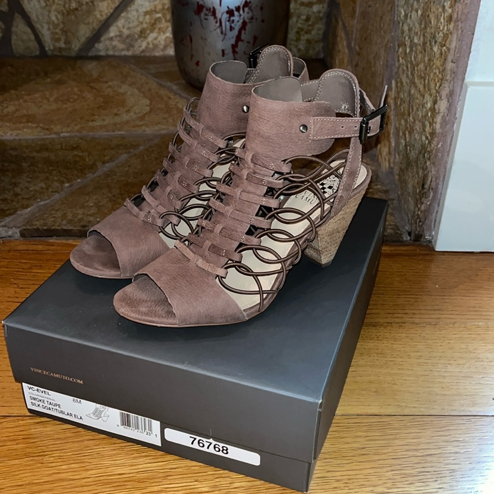 Vince camuto sandals size 8